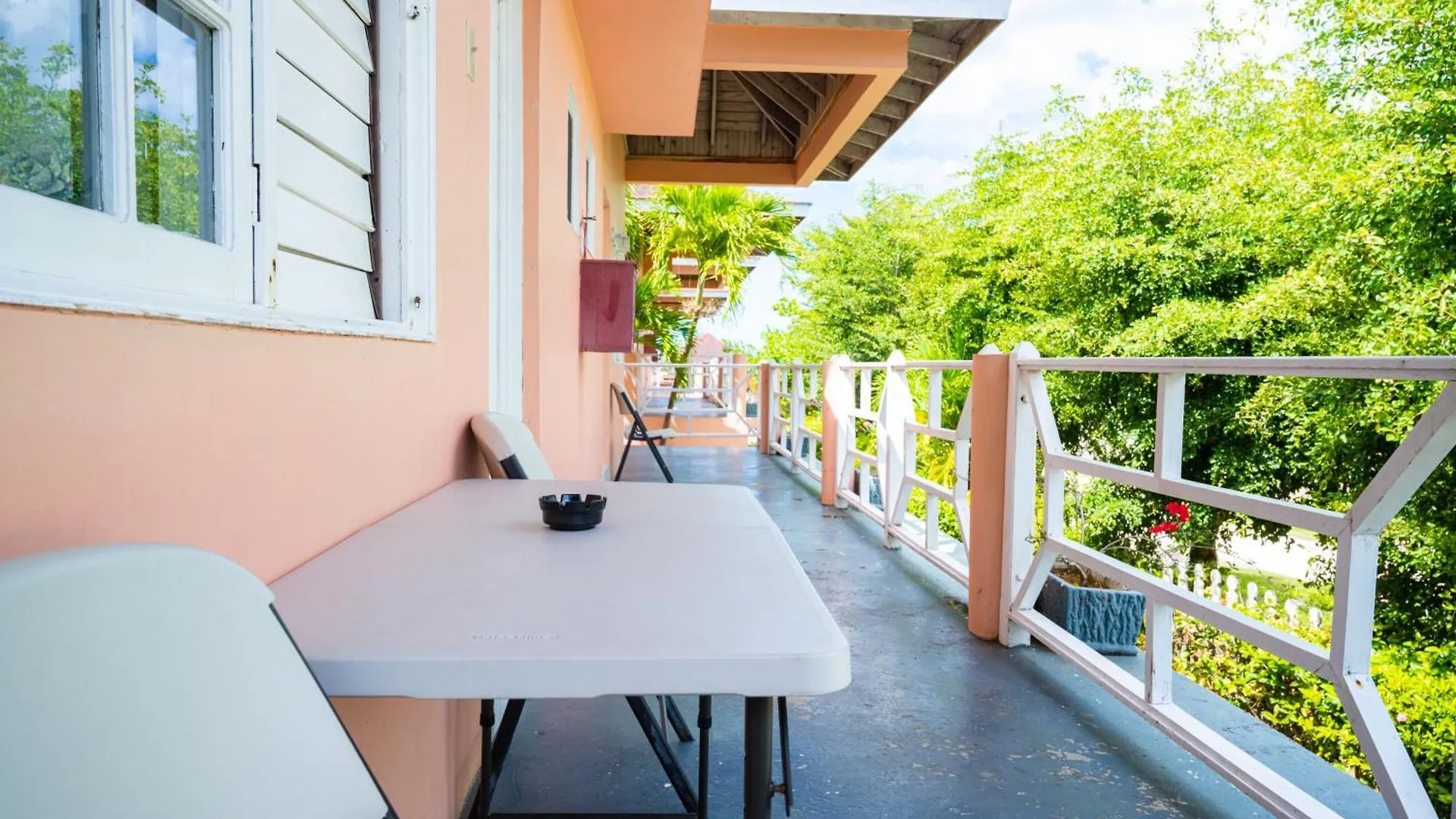 Hotel Shields Negril Villas