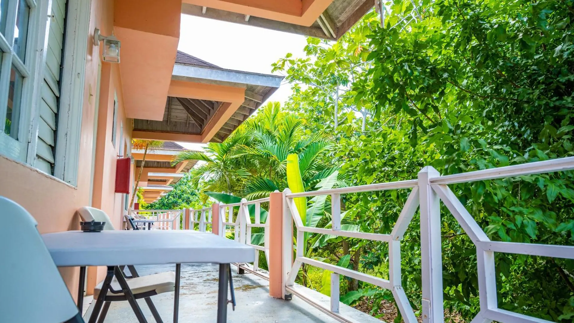 Shields Negril Villas 3*,  Jamajka