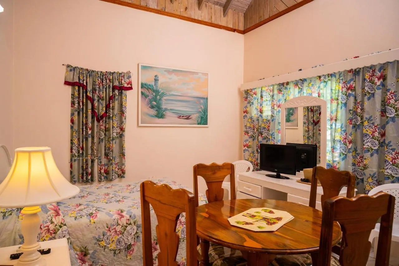 Shields Negril Villas فندق